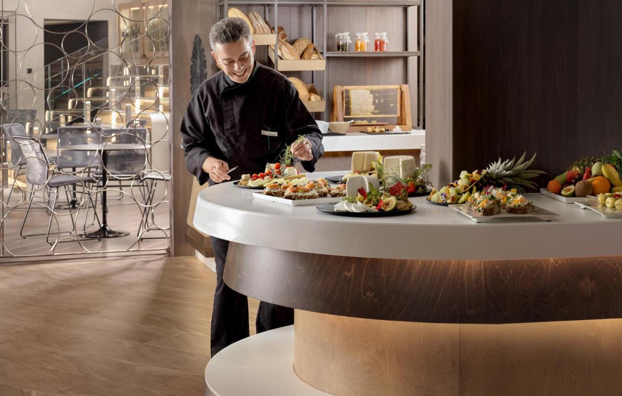 Nautilux Rethymno By Mage Hotels المظهر الخارجي الصورة A chef at work
