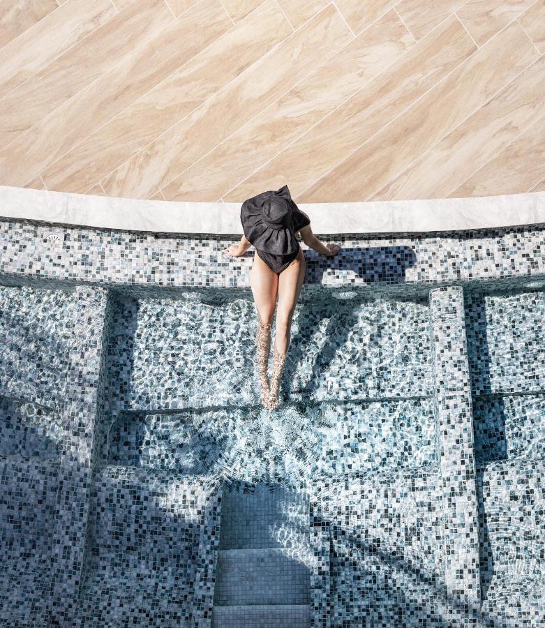 Nautilux Rethymno By Mage Hotels المظهر الخارجي الصورة A woman in a swimming pool