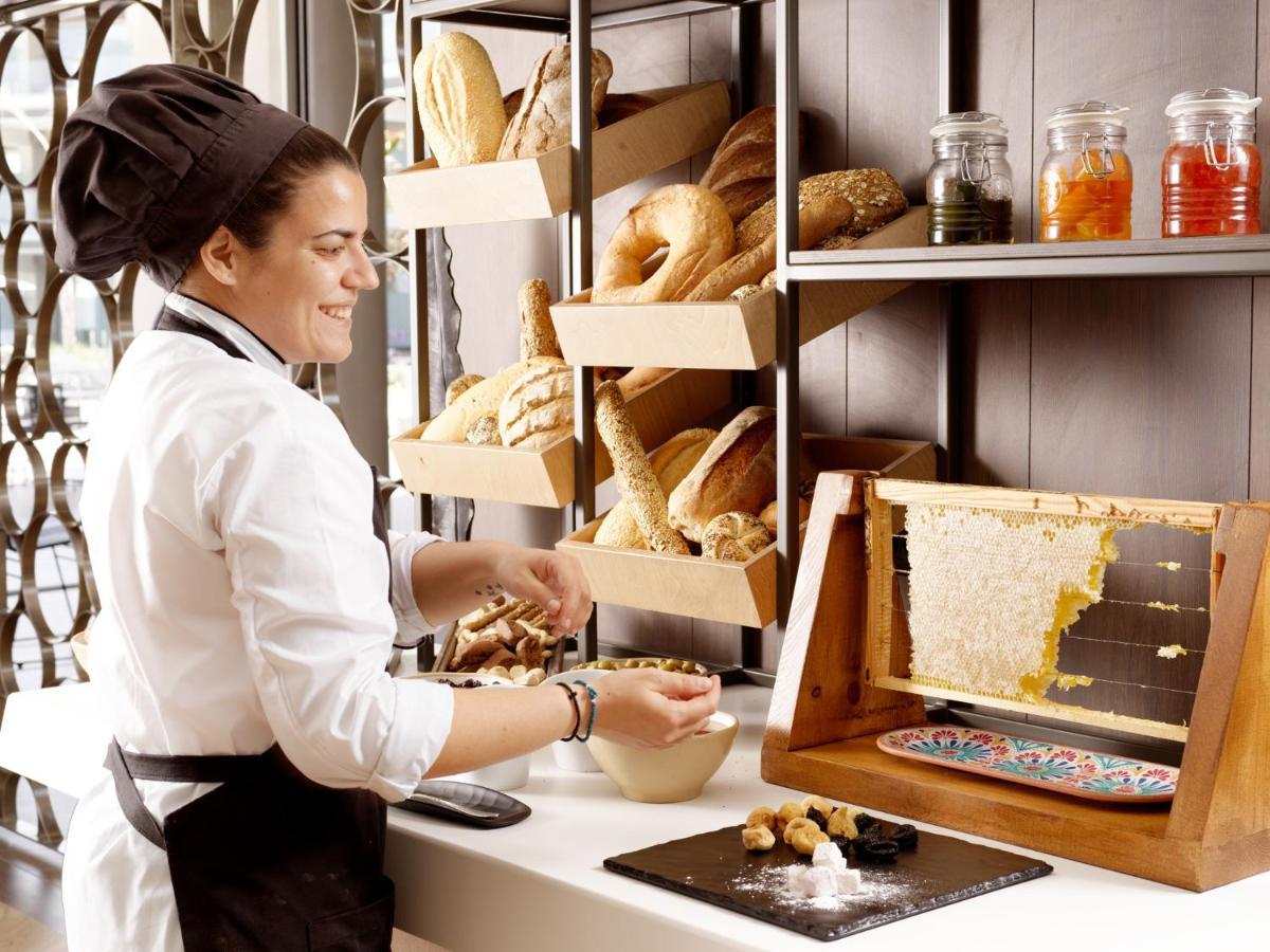 Nautilux Rethymno By Mage Hotels المظهر الخارجي الصورة A pastry chef at work